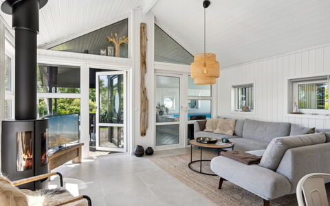 Hermund - 100M from the Sea: Madera, Diseño De Interiores, Sala, Sofá, Casa, Techo, Piso, Mueble, Suelo