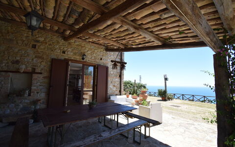Villa Roccella Ionica, Sea View, a c: Propiedad, Planta, Cielo, Madera, Edificio, Diseño De Interiores, Sombra, Arquitectura, Mesa, Agua
