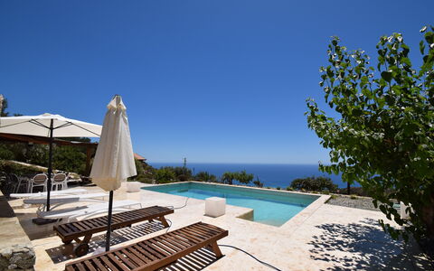 Villa Roccella Ionica, Sea View, a c: Cielo, Propiedad, Agua, Planta, Azur, Mueble Para Exteriores, Sombra, Bienes Raíces, Edificio, Ocio