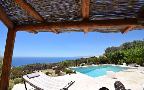 Villa Roccella Ionica, Sea View, a c: Cielo, Propiedad, Agua, Sombra, Piscina, Mueble Para Exteriores, Diseño De Interiores, Planta, Ocio, Cabaña