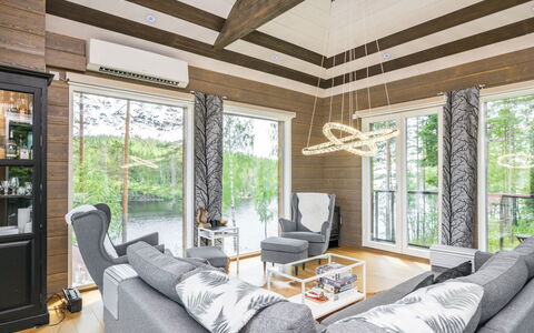 Villa Torni: Mueble, Diseño De Interiores, Piso, Suelo, Mesa, Techo, Cocina Y Comedor Mesa, Encendiendo, Silla, Casa