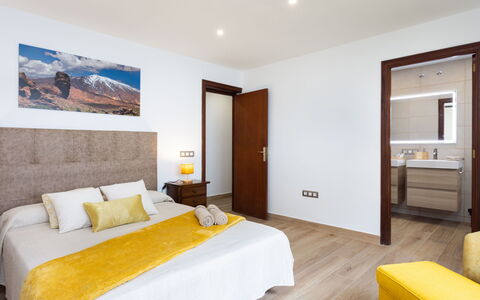 Borges Fuente: Mueble, Propiedad, Edificio, Comodidad, Diseño De Interiores, Madera, Textil, Espejo, Marco De La Cama, Suelo