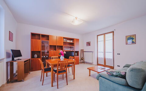 Villa Giuliana: Mesa, Mueble, Marco, Librero, Estantería, Madera, Naranja, Sofá, Diseño De Interiores, Sala