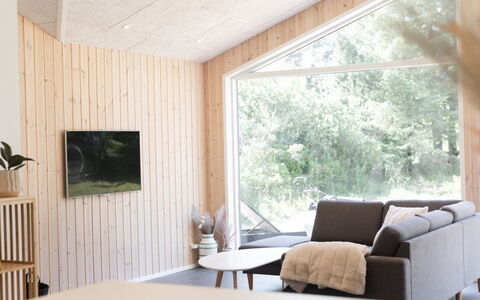 Nico - 600M from the Sea: Madera, Diseño De Interiores, Piso, Mueble, Suelo, Suelos De Madera, Techo, Sala, Casa, Habitación