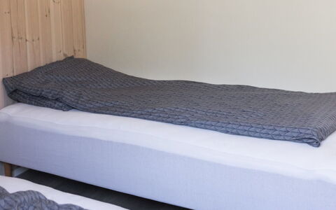 Nico - 600M from the Sea: Madera, Linos, Textil, Suelo, Habitación, Piso, Sábana, Mueble, Lecho, Cama