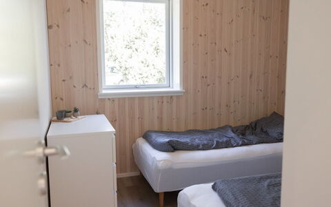 Nico - 600M from the Sea: Madera, Piso, Suelo, Diseño De Interiores, Habitación, Habitación, Casa, Manchas De Madera, Techo, Cama