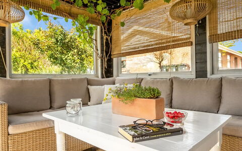 Cillvur - 8Km from the Sea: Mueble, Diseño De Interiores, Piso, Suelo, Techo, Habitación, Silla, Mesa, Departamento, Cocina Y Comedor Mesa
