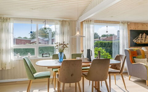 Dragan - 250M from the Sea: Mueble, Diseño De Interiores, Piso, Suelo, Techo, Habitación, Silla, Mesa, Departamento, Cocina Y Comedor Mesa
