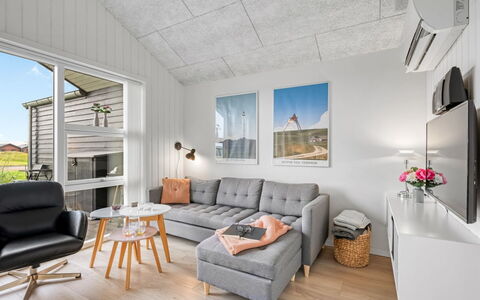 Antonelle - from the Sea: Mueble, Diseño De Interiores, Piso, Suelo, Techo, Habitación, Silla, Mesa, Departamento, Cocina Y Comedor Mesa
