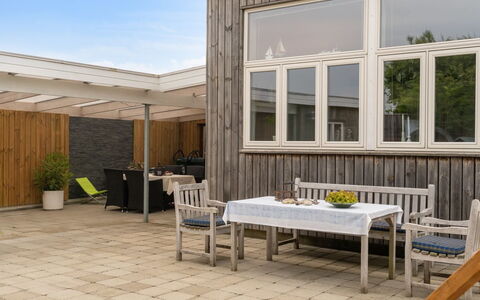 Susana - 50M from the Sea: Piscina, Mueble Para Exteriores, Mueble, Recurso, Losa, Eco Hotel, Sombra, Silla, Ocio, Inmuebles