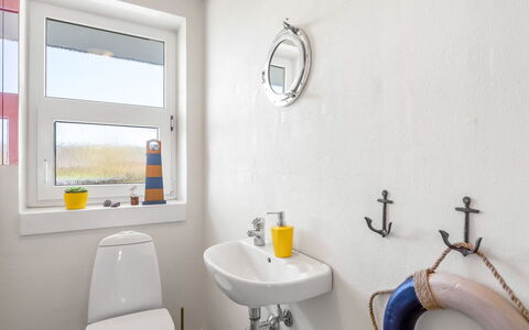 Ljuba - 1.3Km from the Sea: Pared, Arreglo De Tubería, Piso, Diseño De Interiores, Suelo, Plomería, Baño, Habitación, Grifo, Lavabo