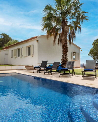 Petramar: Agua, Cielo, Planta, Nube, Propiedad, Edificio, Azul, Azur, Piscina, Árbol