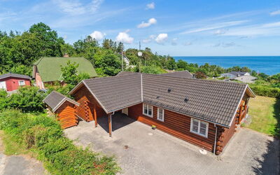 Lisbeth - 130M from the Sea