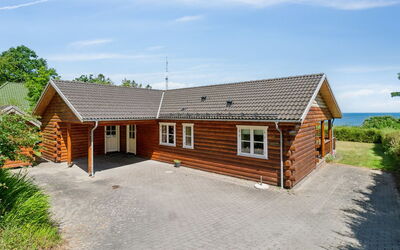 Lisbeth - 130M from the Sea