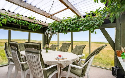 Vili - 100M from the Sea: El Terreno Del Lote, Sombra, Mueble Para Exteriores, Mesa Al Aire Libre, Silla, Eco Hotel, Jardín, Estructura Al Aire Libre, Yarda, Granja