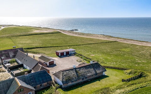 Vili - 100M from the Sea: Hierba, Casa, Techo, Llanura, Cabaña, Casa, El Terreno Del Lote, Paisaje, Área Rural, Campo