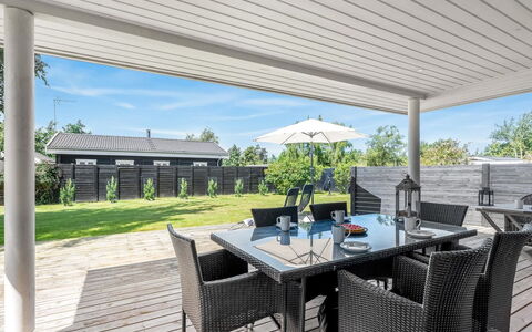Felicia - 350M from the Sea: Madera, Casa, Porche, Cubierta, Madera Dura, Techo, Manchas De Madera, Suelos De Madera, Eco Hotel