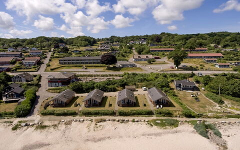 Ghita - 10M from the Sea: Madera, Techo, Arquitectura, Casa, Casa, Cabaña, Vía Muerta, Madera Dura, Pendiente, Inmuebles