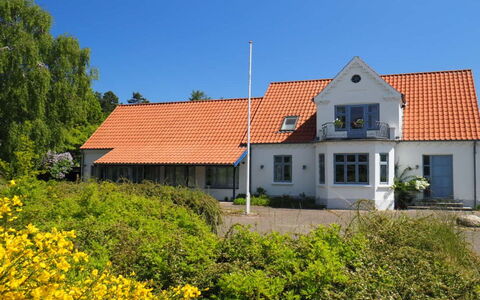 Øthulf - 200M from the Sea: Madera, Techo, Arquitectura, Casa, Casa, Cabaña, Vía Muerta, Madera Dura, Pendiente, Inmuebles