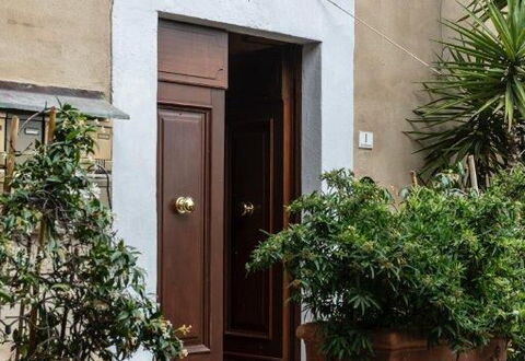 Bocelli: Planta, Propiedad, Edificio, Puerta, Madera, Casa, Pared, Línea, Inicio De La Puerta