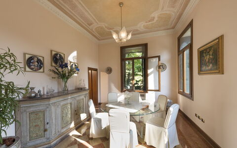 Villa Paola In Padova With Ac: Marco, Propiedad, Planta, Diseño De Interiores, Encendiendo, Silla, Mesa, Madera, Planta De Casa