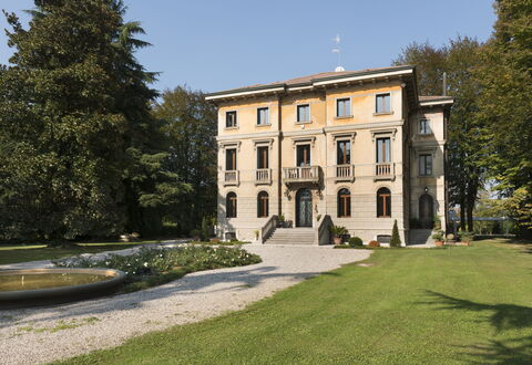 Villa Paola In Padova With Ac: Planta, Edificio, Propiedad, Cielo, Ventana, Árbol, Hierba, Fachada, Tintes Y Sombras