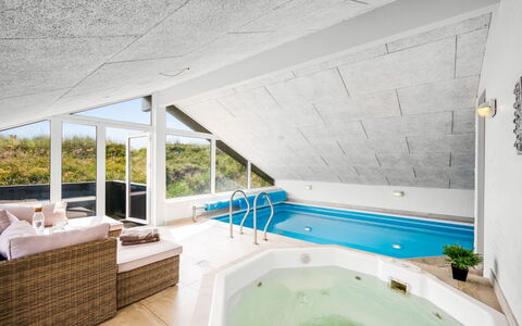 Emin - 700M from the Sea: Techo, Mueble, Ático, Recurso, Piscina, Silla, Hotel, Diseño, Eco Hotel, La Luz Del Día