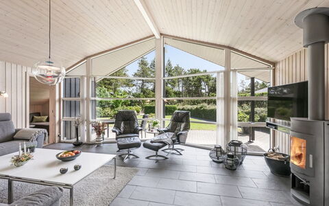 Fritzi - 1.7Km from the Sea: Techo, Diseño De Interiores, Casa, Sala, Sofá, Silla, Planta De Casa, Material Natural, Lámpara
