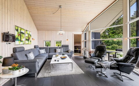 Fritzi - 1.7Km from the Sea: Sofá, Sala, Casa, Diseño De Interiores, Mueble, Techo, Silla, Diseño