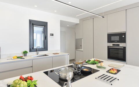 Yucas 1: Mesa, Propiedad, Edificio, Ventana, Vajilla, Gabinetes, Diseño De Interiores, Cocina, Madera, Piso