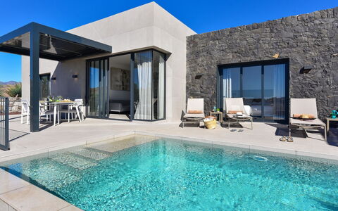 Yucas 1: Agua, Propiedad, Cielo, Piscina, Edificio, Azur, Azul, Sombra, Encendiendo, Diseño De Interiores
