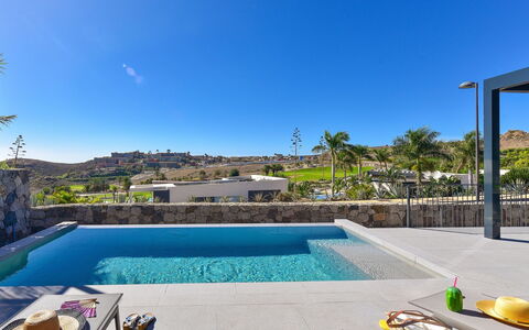 Yucas 1: Agua, Cielo, Planta, Piscina, Azur, Árbol, Mueble Para Exteriores, Ocio, Barrio Residencial, Condominio