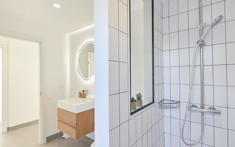 Yucas 1: Arreglo De Tubería, Grifo, Espejo, Lavabo, Baño, Edificio, Diseño De Interiores, Madera, Suelo