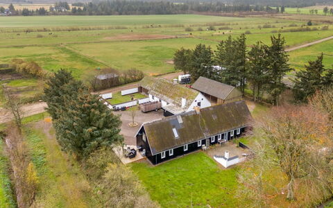 Thorgot - 3Km from the Sea: Hierba, Techo, Casa, Llanura, Área Rural, Paisaje, Pradera, Cabaña, El Terreno Del Lote, Casa