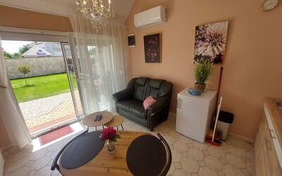 Buk City Apartments * * *: Mueble, Piso, Diseño De Interiores, Suelo, Encendiendo, Habitación, Sala, Casa, Silla, Techo