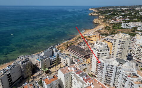 Excellent Seafront & Seaview: Edificio, Barrio Residencial, Ciudad, Departamento, Área Urbana, Costa, Paisaje, Barrio, Área Metropolitana