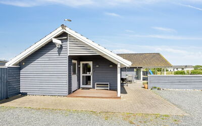 Edzard - 800M from the Sea