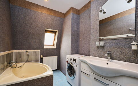 Desná V Jizerských Horách 841: Marrón, Espejo, Mueble De Baño, Grifo, Arreglo De Tubería, Lavabo Del Baño, Propiedad, Lavabo, Cuarto De Lavado, Gabinetes