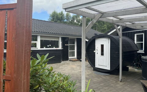 Neli - 850M to the Fjord: Piscina, Mueble Para Exteriores, Mueble, Recurso, Losa, Eco Hotel, Sombra, Silla, Ocio, Inmuebles