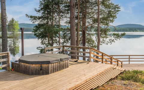 Levähdys: Piscina, Recurso, Mueble Para Exteriores, Diseño, Sombra, Paisajismo, Hotel, Fuente De Agua, Eco Hotel