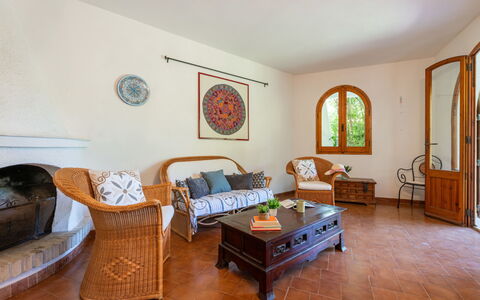 Approdo: Mueble, Planta, Sofá, Edificio, Mesa, Comodidad, Planta De Casa, Madera, Ventana, Diseño De Interiores