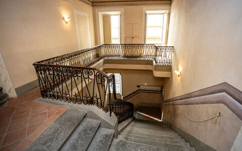 Appartamento Vagnucci: Propiedad, Escalera, Madera, Diseño De Interiores, Edificio, Suelo, Ventana, Piso, Balaustre