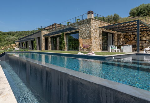 Villa Paradise: Agua, Cielo, Propiedad, Azur, Cuerpo De Agua, Edificio, Planta, Piscina, Ocio, Árbol