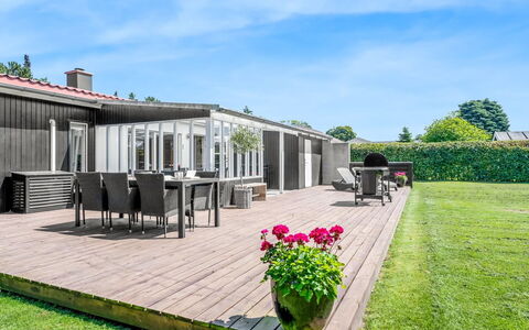 Ansine - 500M from the Sea: Madera, Techo, Arquitectura, Casa, Casa, Cabaña, Vía Muerta, Madera Dura, Pendiente, Inmuebles