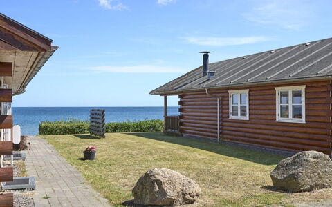 Olina - 10M from the Sea: Madera, Techo, Arquitectura, Casa, Casa, Cabaña, Vía Muerta, Madera Dura, Pendiente, Inmuebles