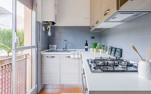 Fano Suite Apartment: Fregadero, Gabinetes, Edificio, Mostrador, Grifo, Lavabo, Estufa De Cocina, Aparato De Cocina, Cocina, Casa