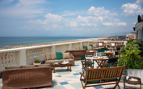 Tosca With Beach & Breakfast Included: Nube, Cielo, Agua, Mueble, Propiedad, Edificio, Planta, Azur, Mueble Para Exteriores, Balneario