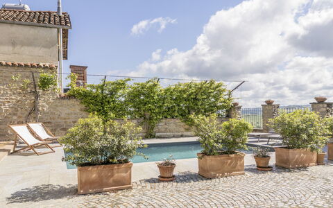 Arpusè, Relax nelle Langhe - Barolo, with Pool: Pared, Maceta, Planta De Casa, Jardín, Losa, Balcón, Patio, Mueble Para Exteriores