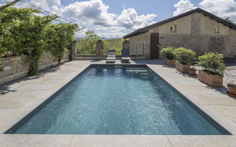 Arpusè, Relax nelle Langhe - Barolo, with Pool: Piscina, Material Compuesto, Fuente De Agua, Losa, Loseta