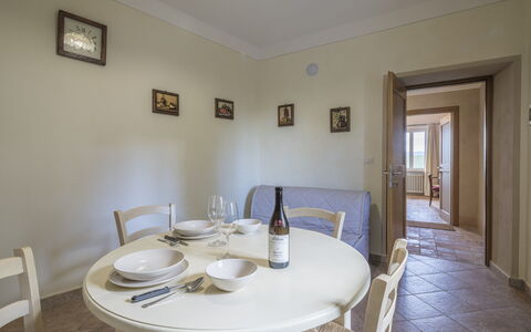 Arpusè, Relax nelle Langhe - Barolo, with Pool: Diseño De Interiores, Mueble, Piso, Techo, Suelo, Habitación, Encendiendo, Cocina Y Comedor Mesa, Silla, Comedor